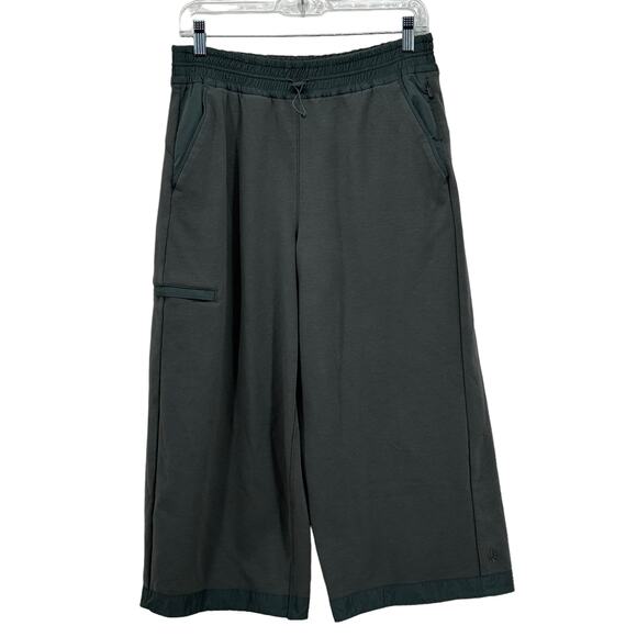 Athleta Pant Triumph Hybrid Crop Women's SZ M Athleisure Pull On Green Pockets - Picture 2 of 13